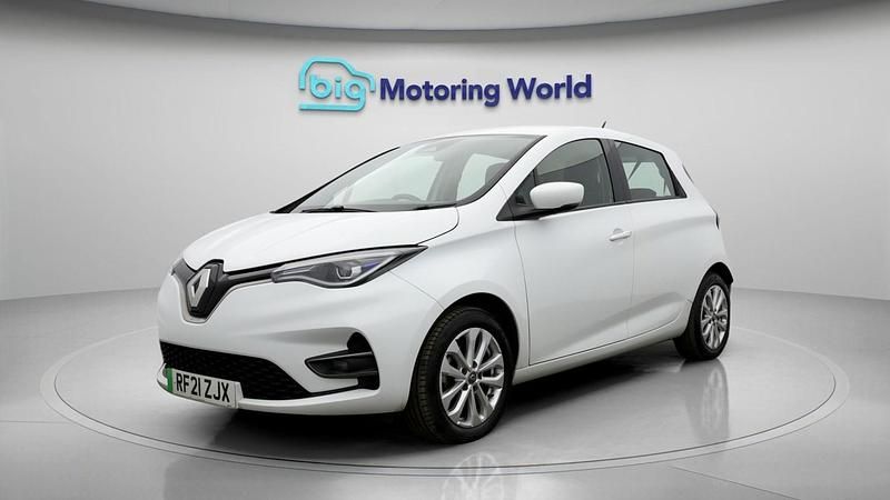 Used Renault Zoe Iconic 80 kW (109 HP) 2021 White Hatchback