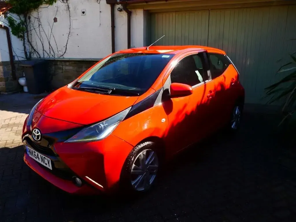 Begagnad Toyota Aygo x-press 2014 Röd Halvkombi
