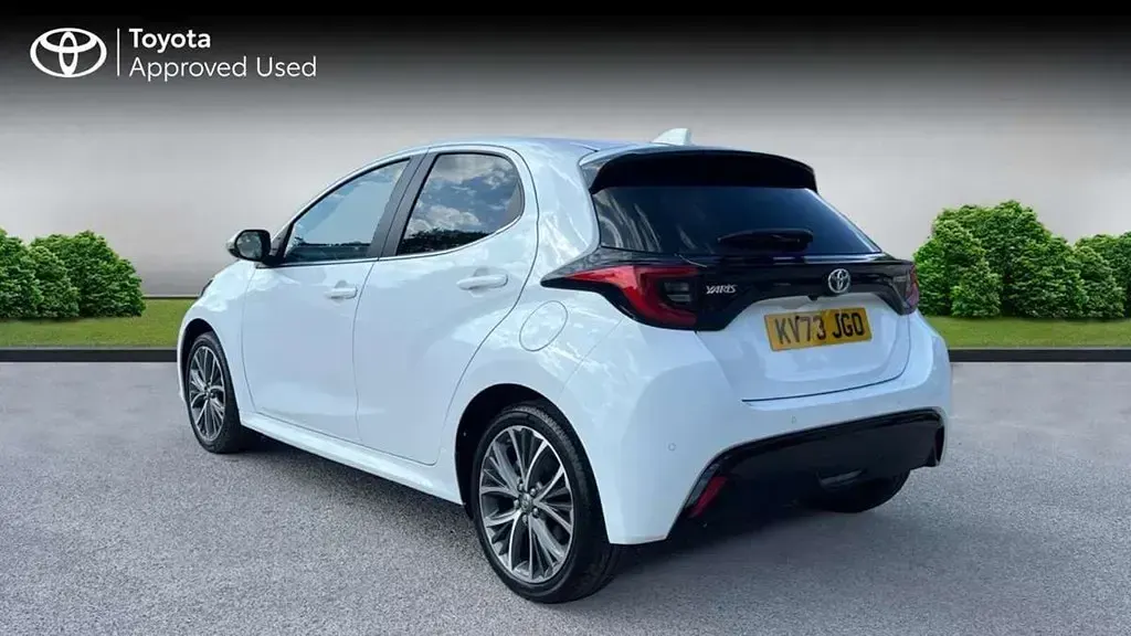 Second-hand Toyota Yaris Hybrid 116 CP (85 kW) 2023 Alb Hatchback