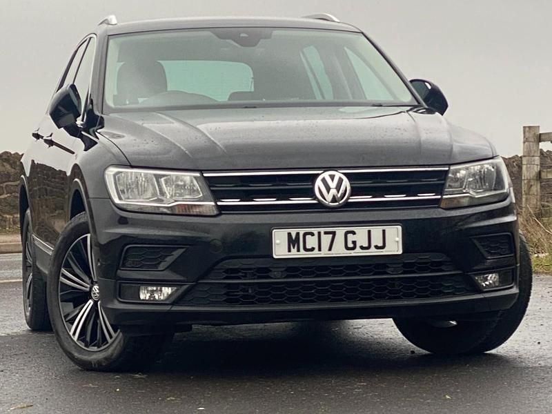 Deep black Used 2017 VW Tiguan SE SUV | £13,490 (Good price) - Image 1/4