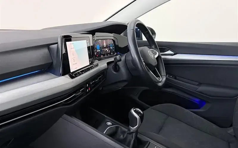 Używany VW Golf VIII Life 131 KM (96 kW) 2023 Niebieski Hatchback