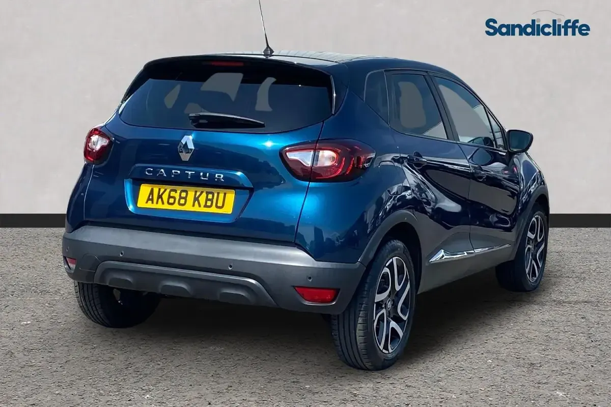 Used Renault Captur Iconic 90 HP (66 kW) 2018 Blue/black SUV