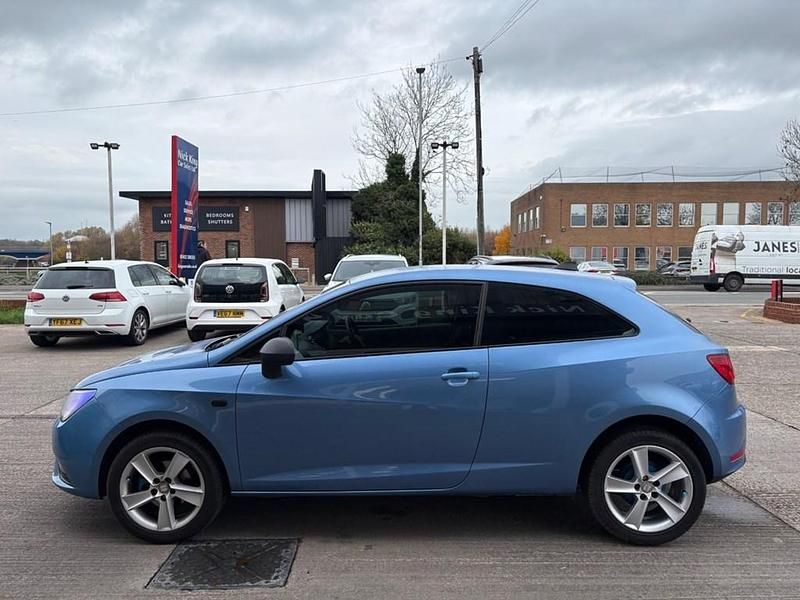 Begagnad Seat Ibiza 2014 Blå Halvkombi