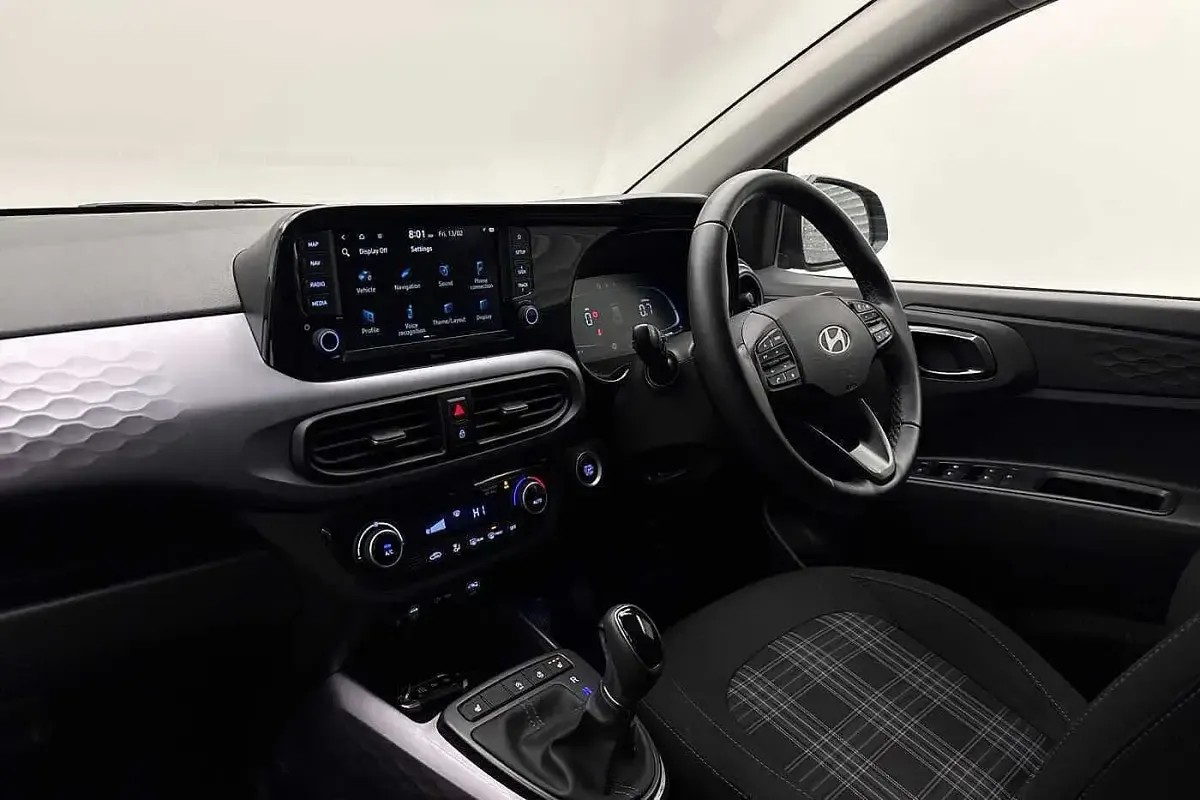 Used Hyundai i10 Premium 79 HP (58 kW) 2025 Green Hatchback