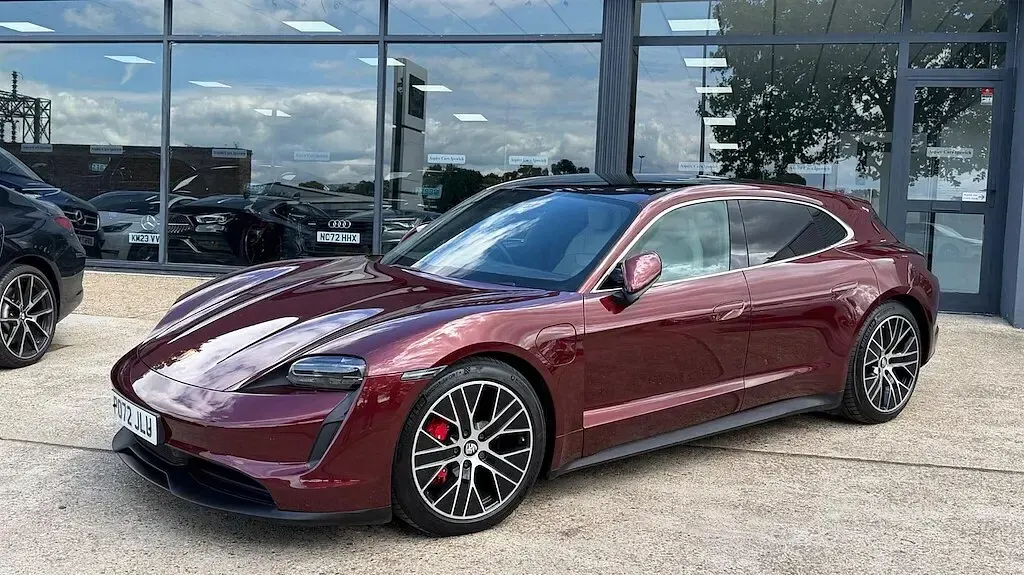 Used Porsche Taycan Performance Package 419 kW (571 HP) 2022 Red Estate