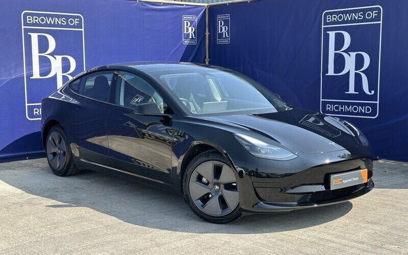 Black Used 2022 Tesla Model 3 Standard Range Plus Sedan | £19,949 (Good price) - Image 1/3