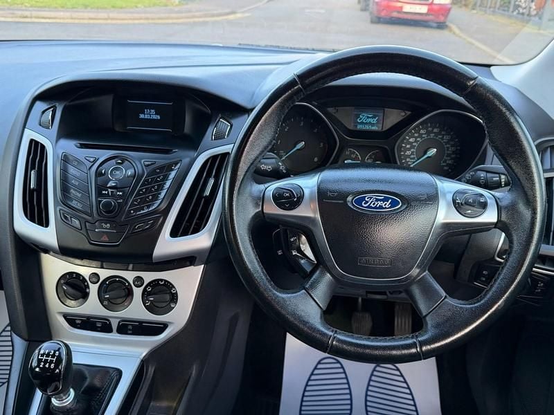 Used Ford Focus Zetec 2013 Red Hatchback