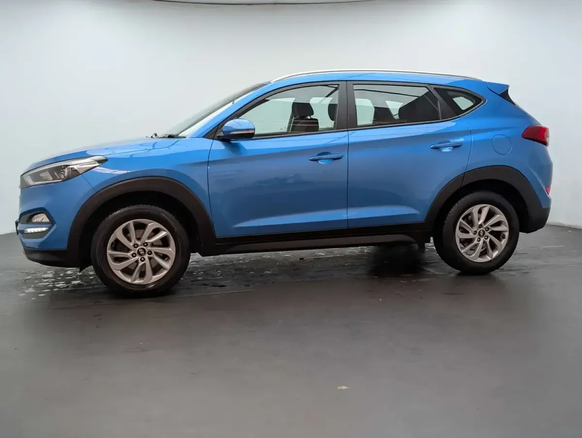 Używany Hyundai Tucson SE 177 KM (130 kW) 2017 Niebieski SUV
