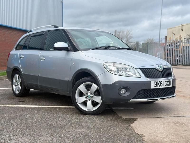 Used Skoda Fabia 90 HP (66 kW) 2011 Silver Estate