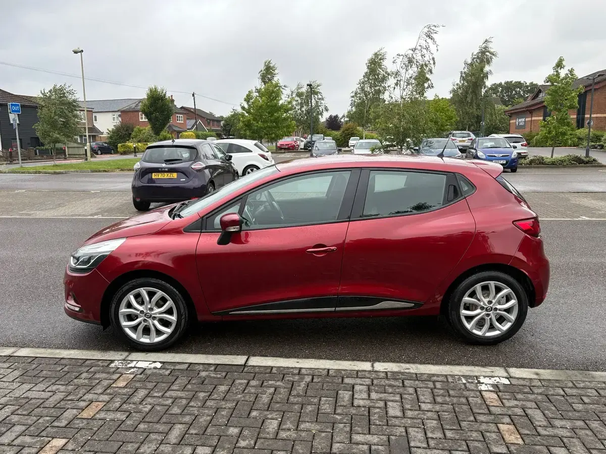 Used Renault Clio Dynamique 90 HP (66 kW) 2017 Red Hatchback