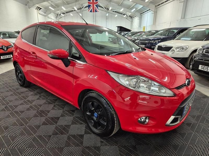 Used Ford Fiesta Zetec 95 HP (69 kW) 2012 Red Hatchback