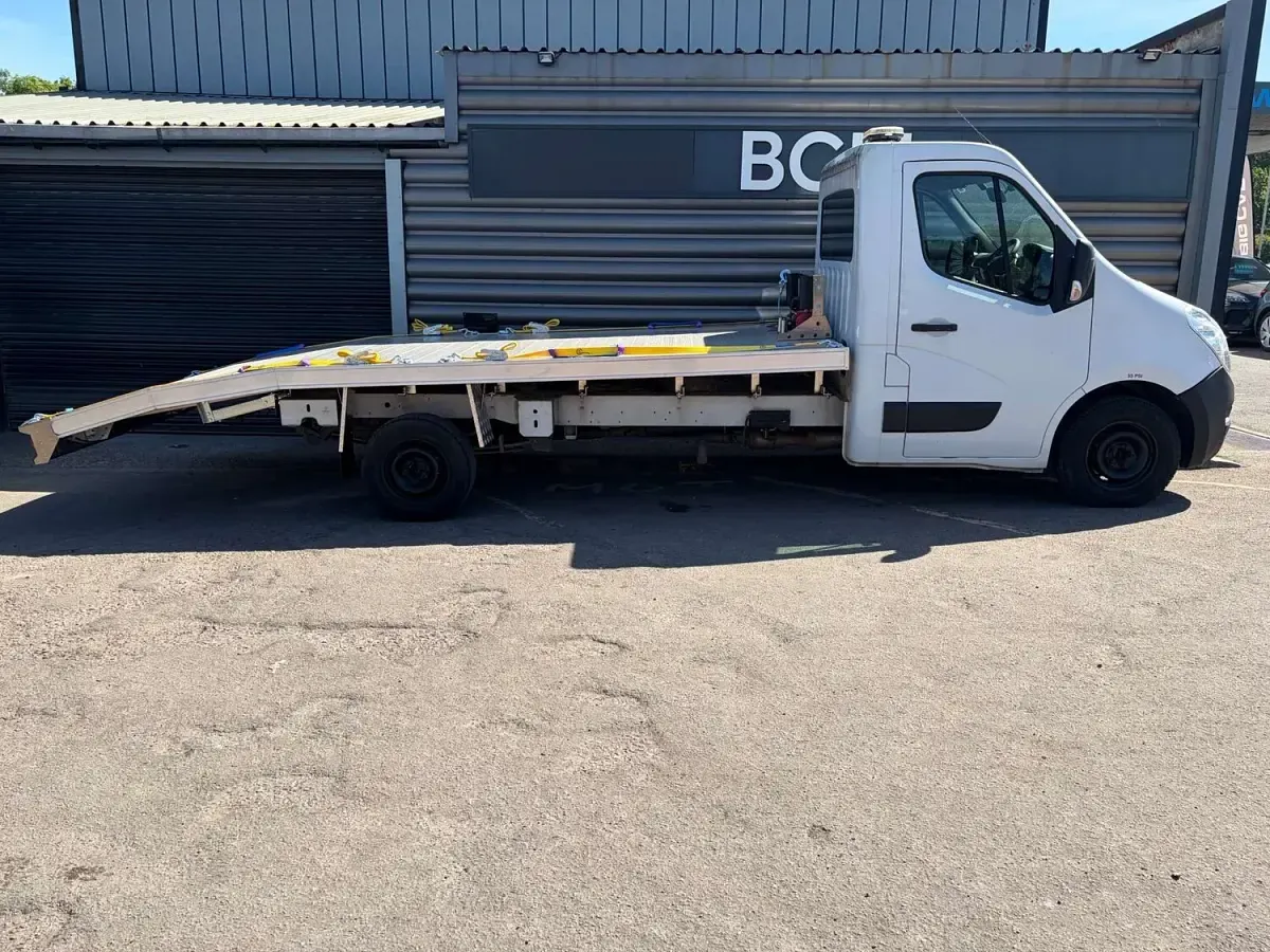 Used Vauxhall Movano 130 HP (95 kW) 2018 White MPV