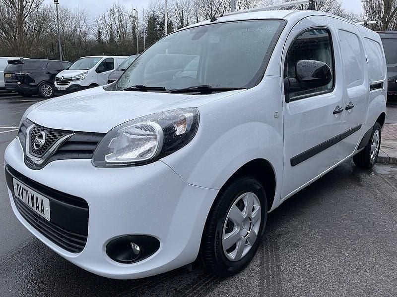 Used Nissan NV250 Tekna 95 HP (69 kW) 2021 White Van