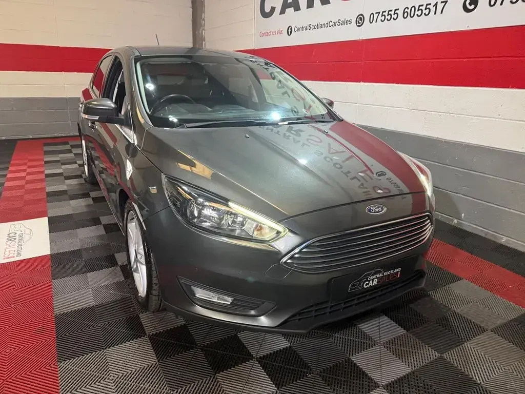 Second-hand Ford Focus Zetec 125 CP (91 kW) 2018 Gri Hatchback