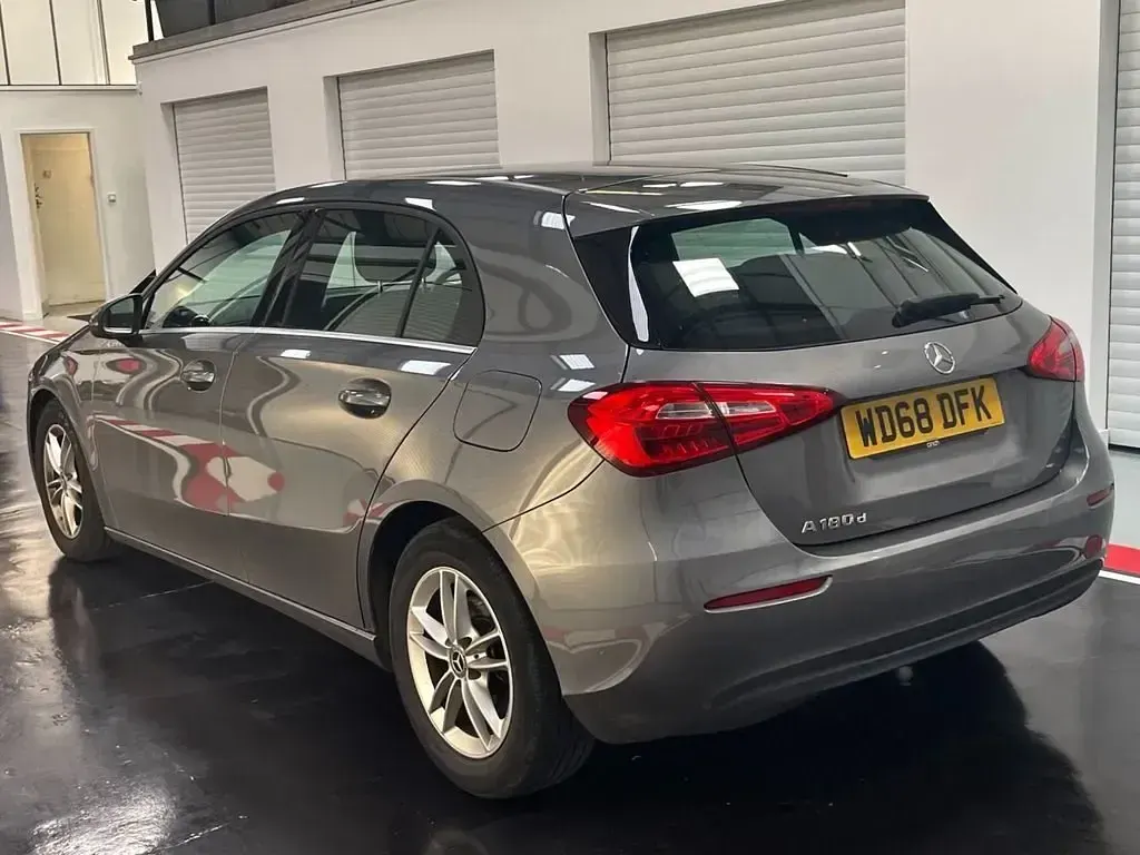 Begagnad Mercedes A180 SE 116 HK (85 kW) 2018 Grå Halvkombi