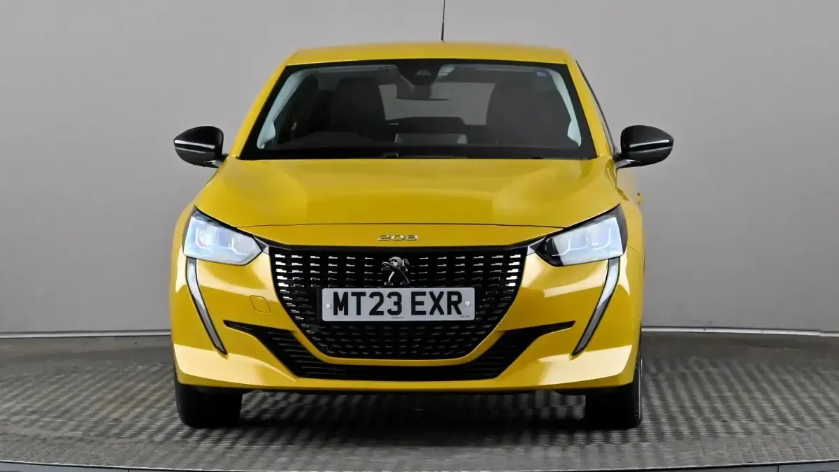 Used Peugeot 208 Active+ 100 HP (73 kW) 2023 Yellow Hatchback