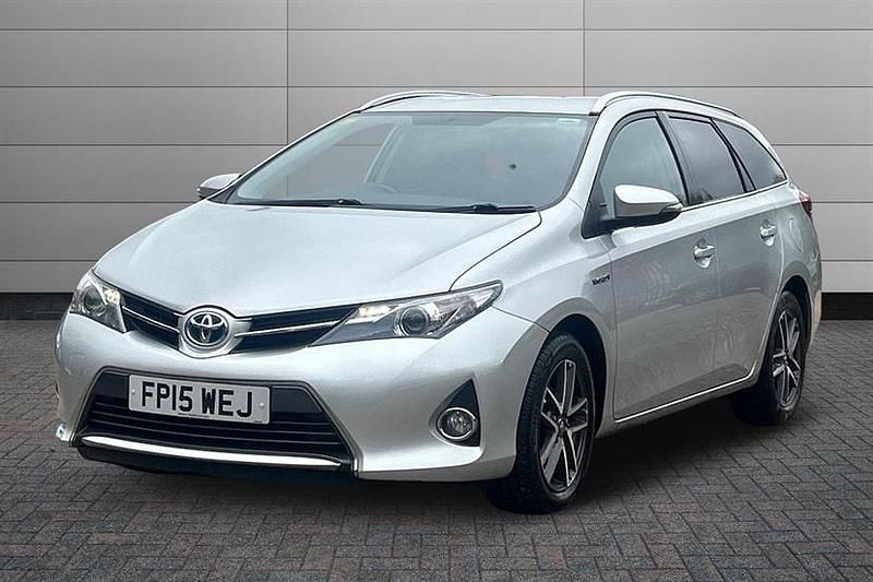 Used Toyota Auris Hybrid 136 HP (100 kW) 2015 Tyrol silver Estate