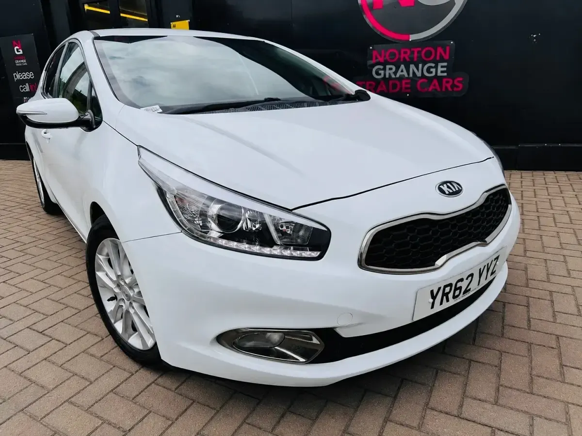 Used Kia Ceed 2012 White Hatchback