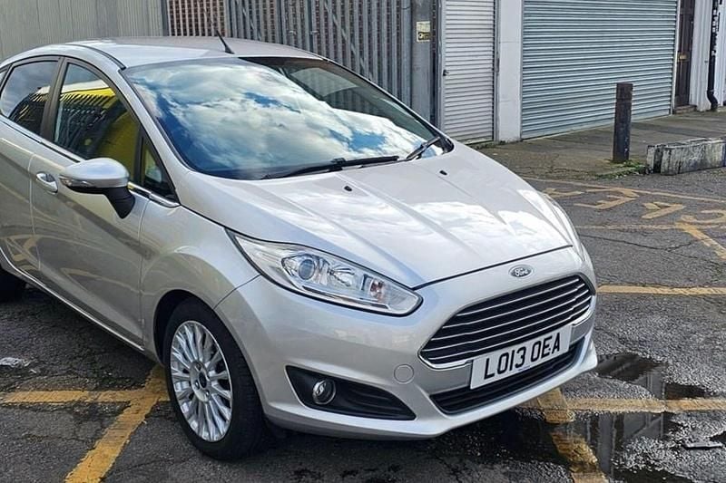 Used Ford Fiesta Zetec 125 HP (91 kW) 2013 Silver Hatchback