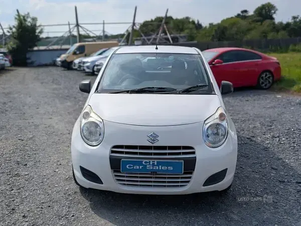 Used Suzuki Alto 68 HP (50 kW) 2013 White Hatchback