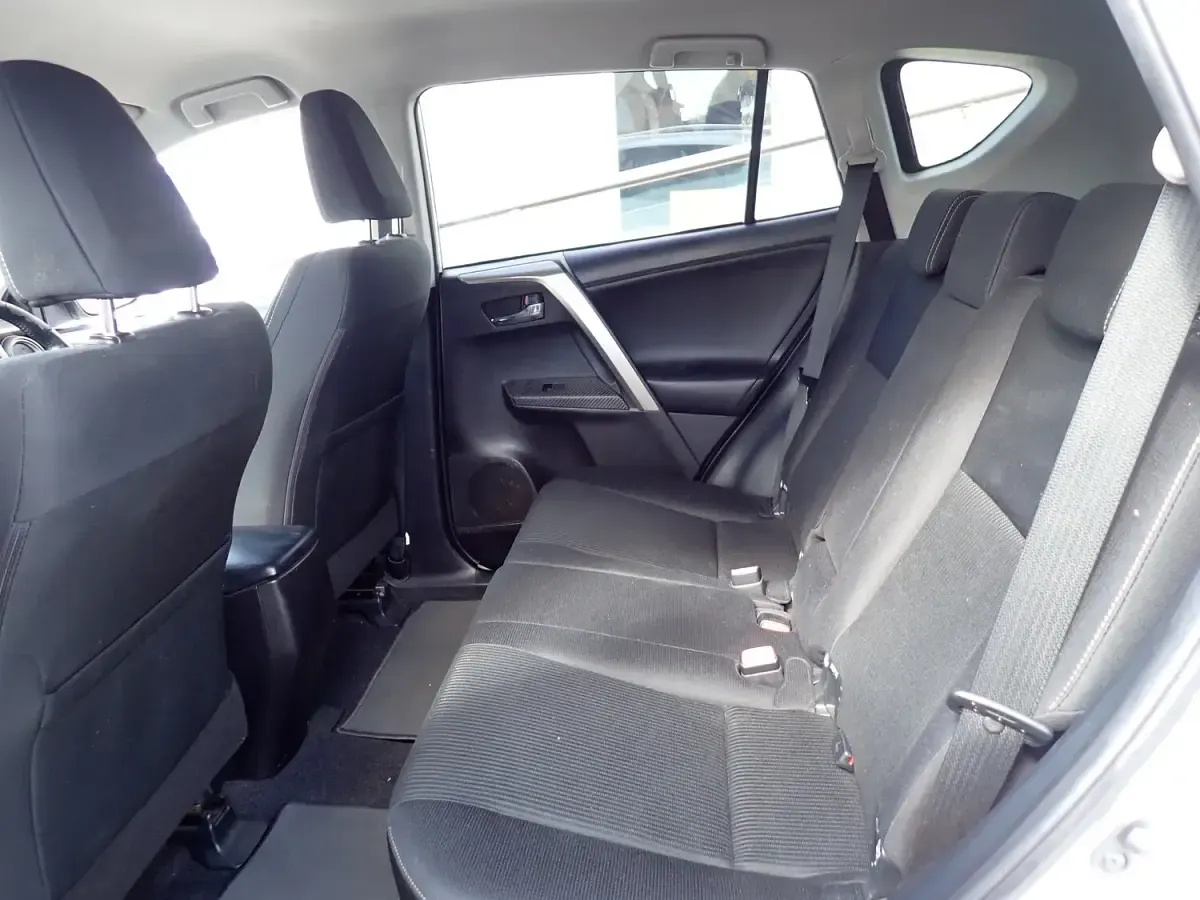 Used Toyota RAV4 Business Edition 124 HP (91 kW) 2015 White SUV