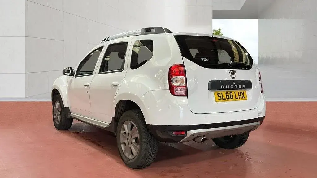 Begagnad Dacia Duster Lauréate 110 HK (80 kW) 2016 Vit SUV