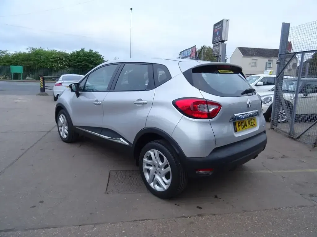 Used Renault Captur Dynamique 90 HP (66 kW) 2016 Silver SUV