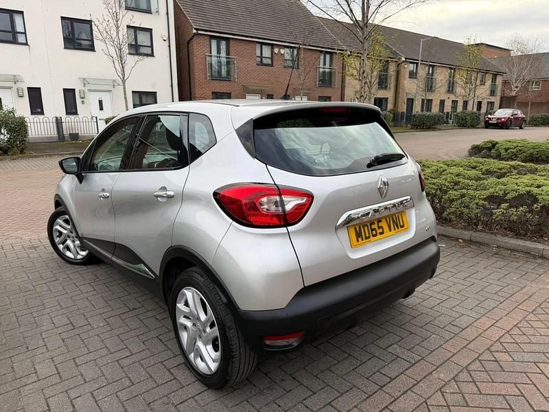 Used Renault Captur Dynamique 90 HP (66 kW) 2016 Silver SUV