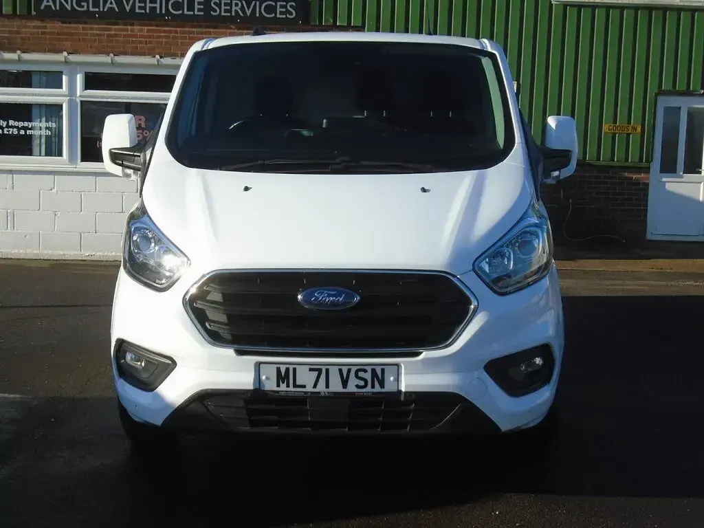 Used Ford Transit Custom Limited 130 HP (95 kW) 2021 White Van