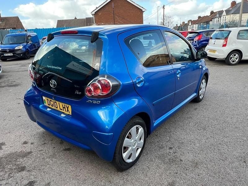 Used Toyota Aygo 67 HP (49 kW) 2010 Blue Hatchback