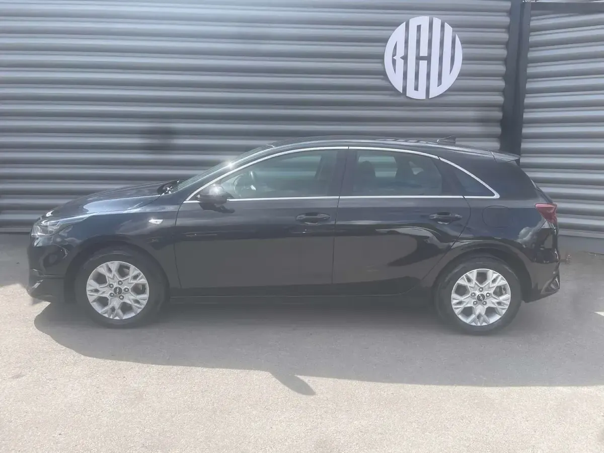 Used Kia Ceed 118 HP (86 kW) 2022 Black Hatchback