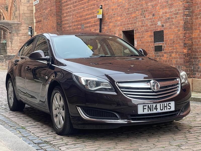 Used Vauxhall Insignia Design Edition 163 HP (119 kW) 2014 Brown Hatchback