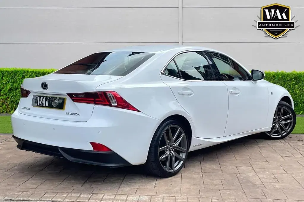 Used Lexus IS300h Sport Line 223 HP (164 kW) 2016 White Sedan