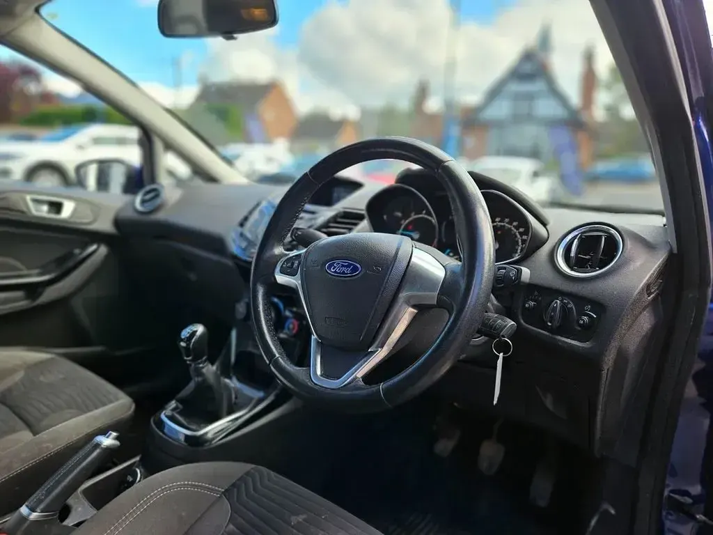 Used Ford Fiesta Zetec 82 HP (60 kW) 2016 Blue Hatchback