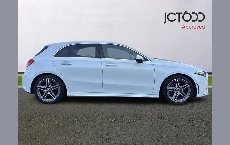 Used Mercedes A180 Executive 113 HP (83 kW) 2019 White Hatchback