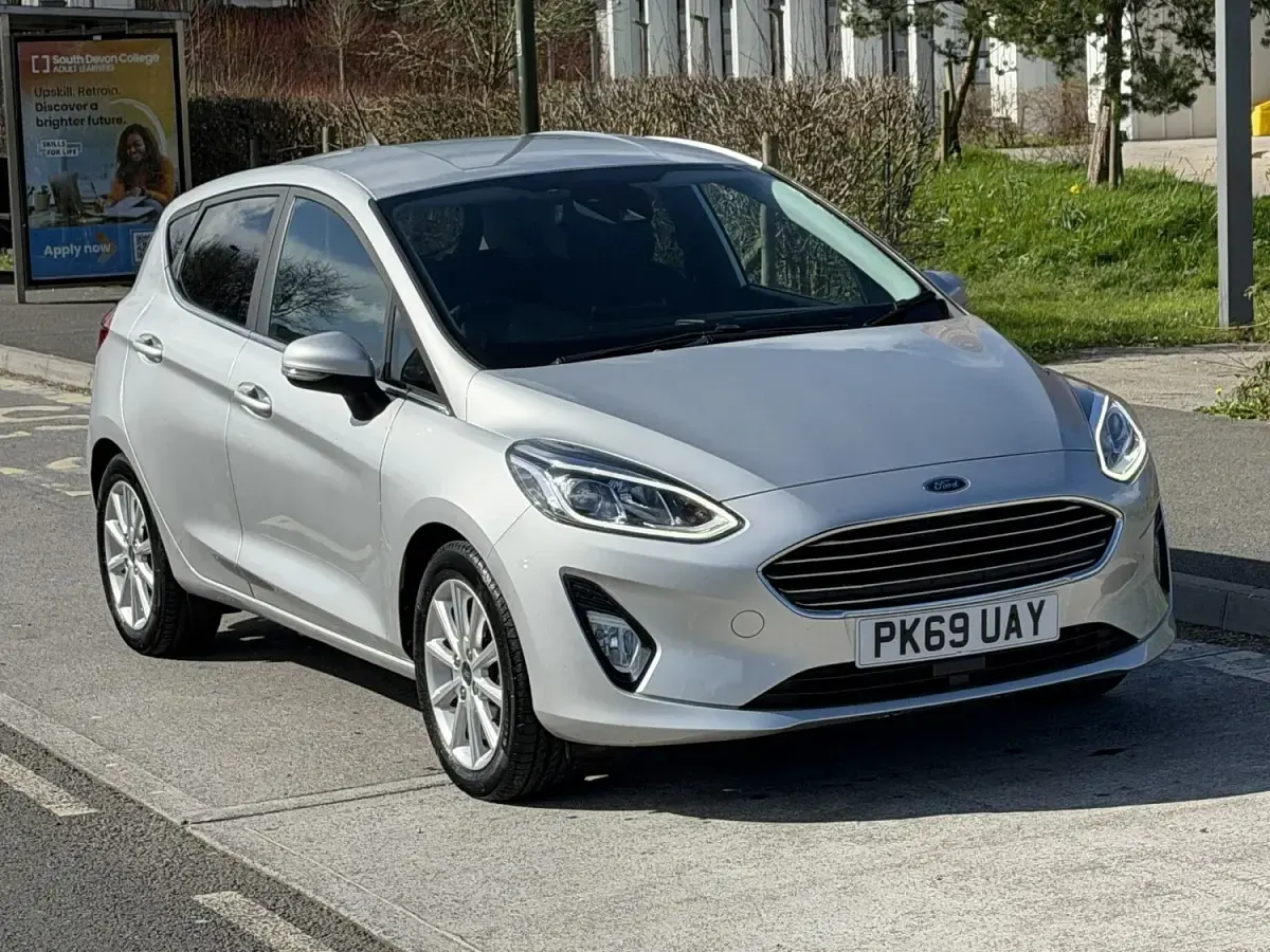 Used Ford Fiesta Titanium 100 HP (73 kW) 2019 Silver Hatchback