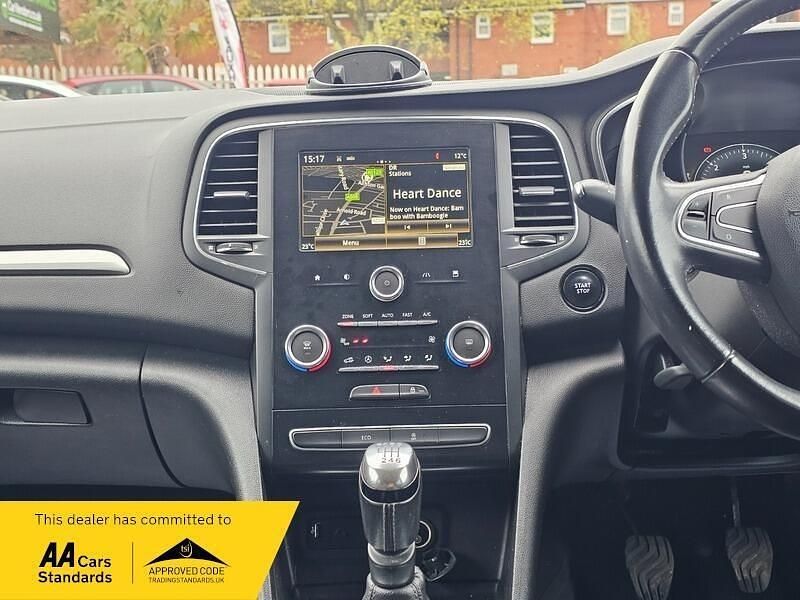 Used Renault Mégane GrandTour Dynamique 110 HP (80 kW) 2017 White Estate