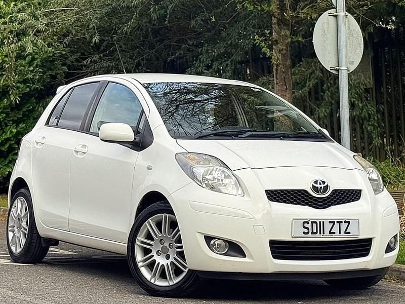 Used Toyota Yaris SR 2011 White Hatchback