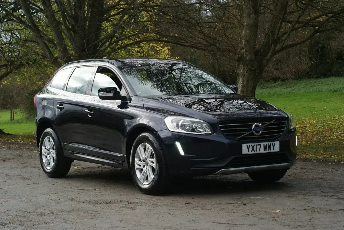 Used Volvo XC60 SE 190 HP (139 kW) 2017 Blue SUV