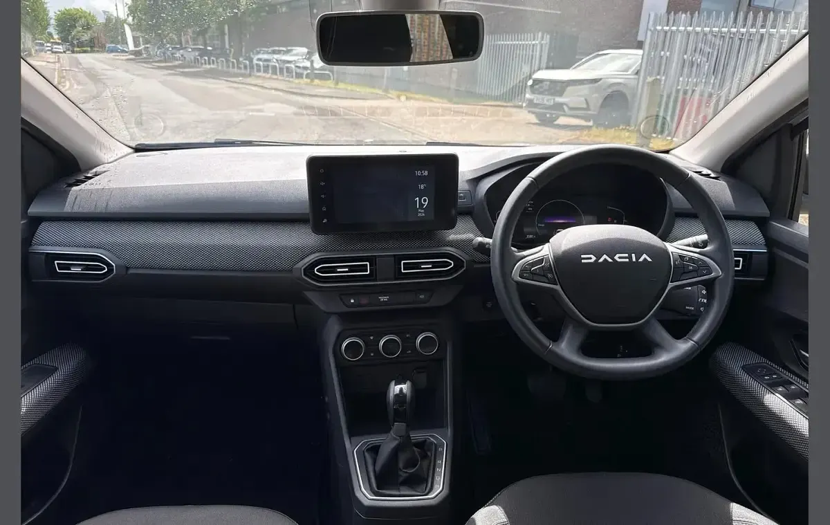 Used Dacia Jogger Expression 141 HP (103 kW) 2023 White MPV