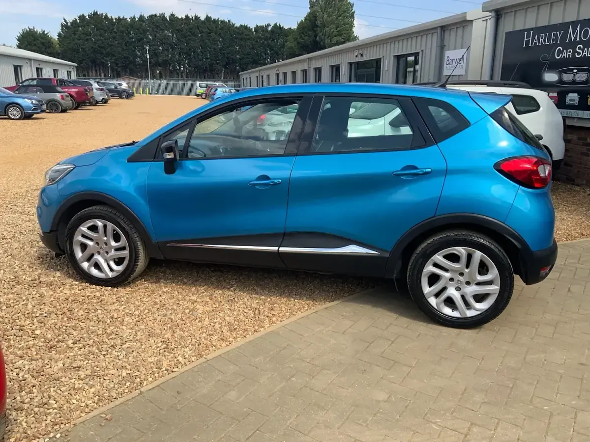 Used Renault Captur Dynamique 90 HP (66 kW) 2015 Blue SUV