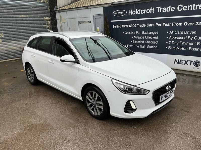 Used Hyundai i30 SE 140 HP (102 kW) 2017 White Estate