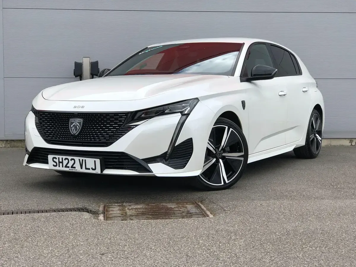 Used Peugeot 308 GTi 178 HP (130 kW) 2022 White Hatchback