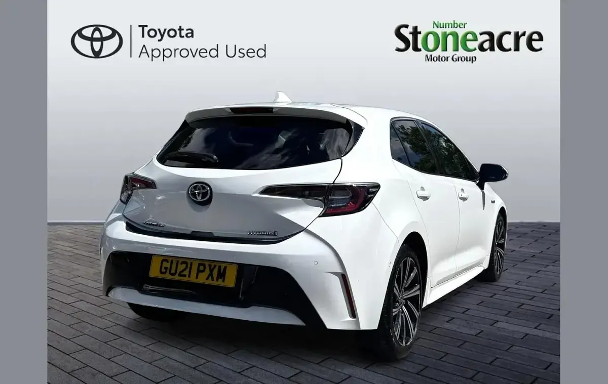 Used Toyota Corolla Design 122 HP (89 kW) 2021 White Hatchback