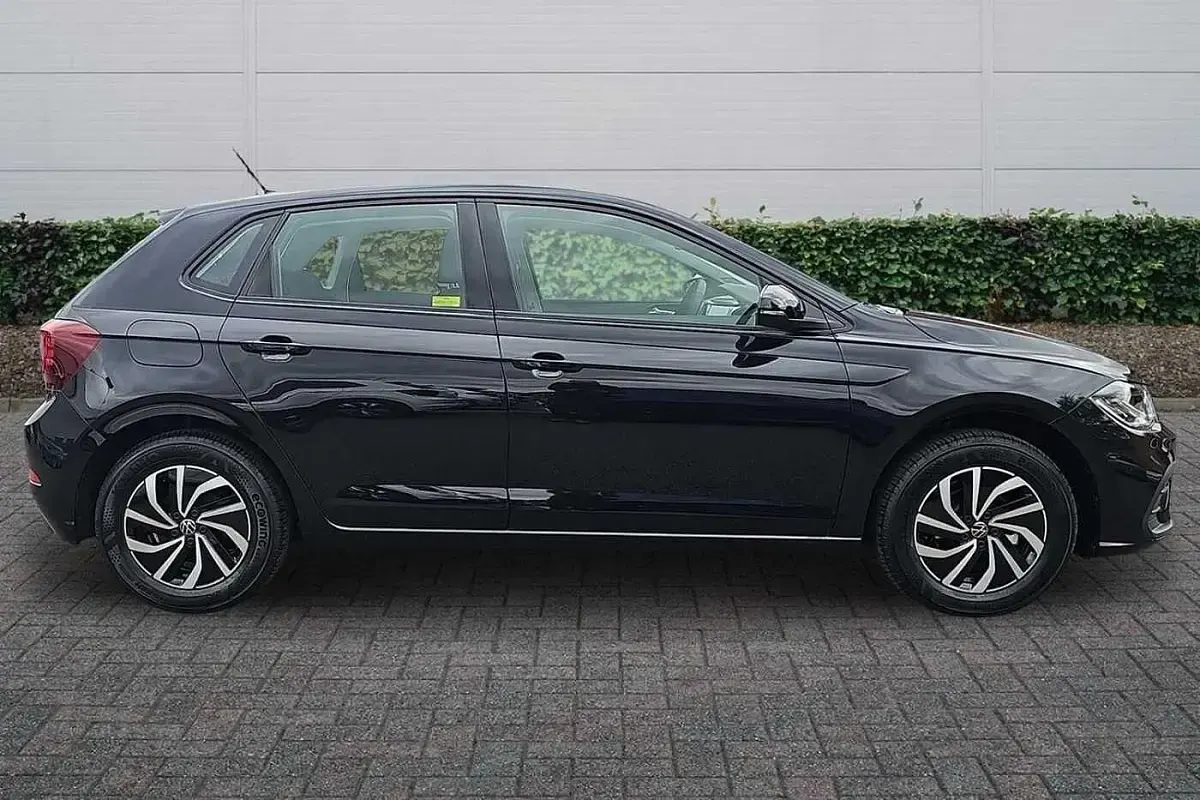Used VW Polo Life 95 HP (69 kW) 2025 Deep black Hatchback