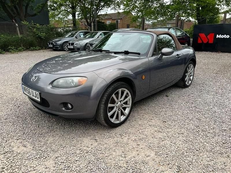 Usado Mazda MX5 Inclusive 160 HP (117 kW) 2006 Cinzento Cabrios