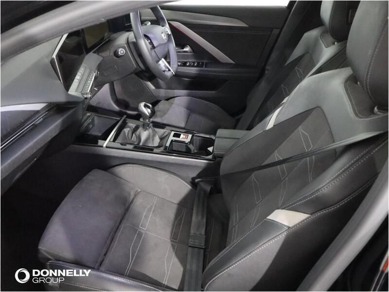 Black Used 2024 Vauxhall Astra Ultimate Hatchback | £19,490 (Fair price) - Image 1/4