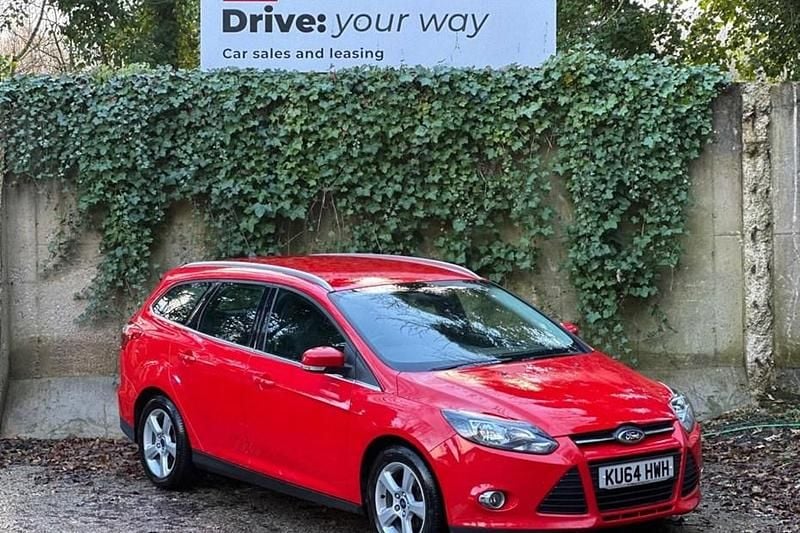 Used Ford Focus Zetec 125 HP (91 kW) 2014 Red Estate