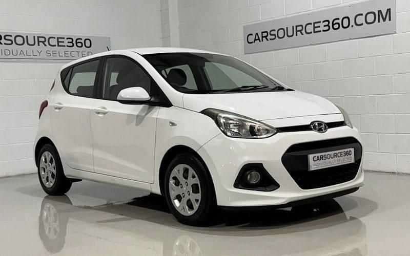 Used Hyundai i10 SE 87 HP (63 kW) 2015 White Hatchback