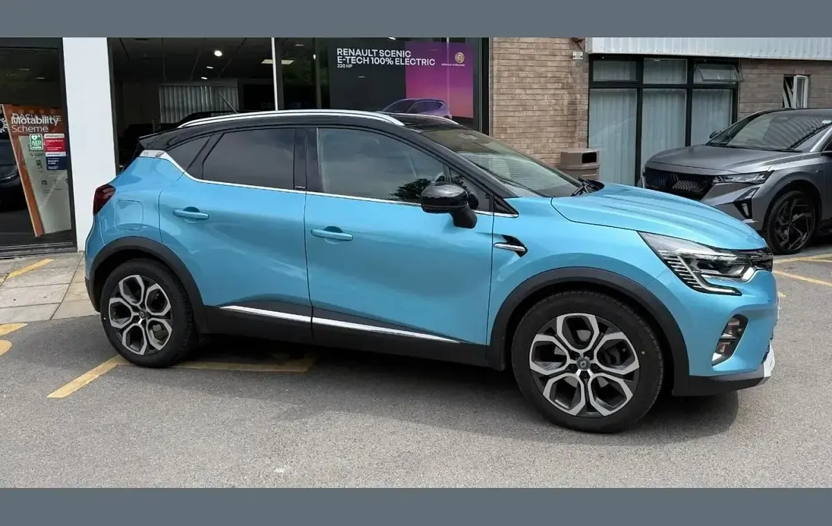 Used Renault Captur Version S 143 HP (105 kW) 2021 Celedon blue  SUV